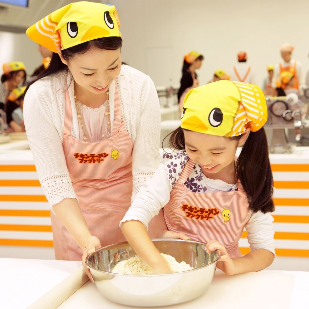 Knead the flour by hand.