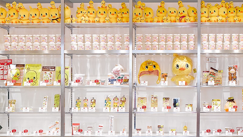 A wide variety of original goods are sold, such as the popular Hiyoko-chan products, CUPNOODLES, and Nissin Donbei products.