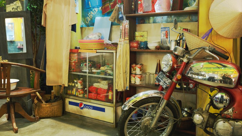 NOODLES BAZAAR는 아시아 각국에서 들여온 가구 및 도구, 소품들로 인테리어 되어있습니다. 앉아 있는 것만으로도 즐거워지는 공간입니다.